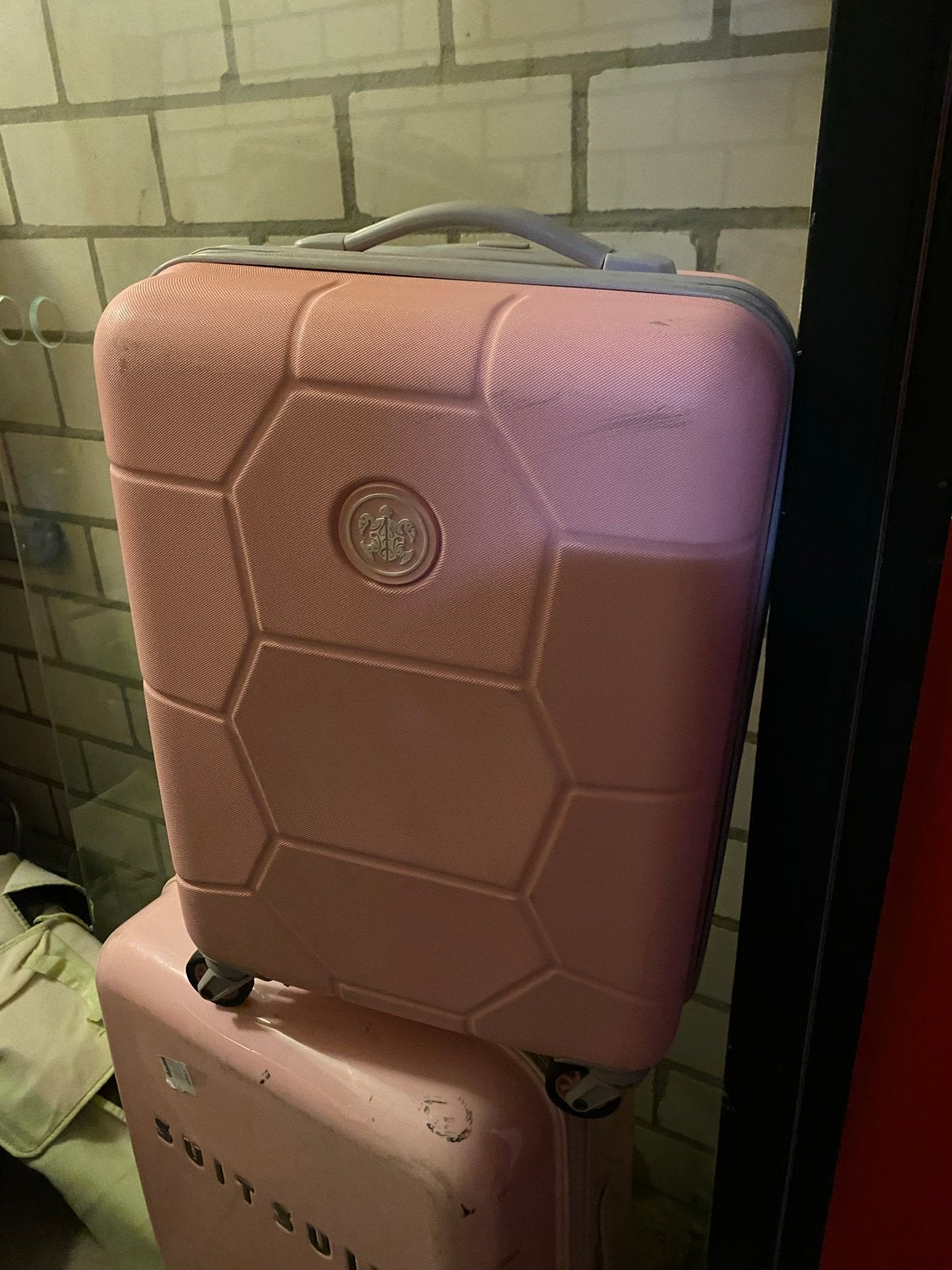 Roze SuitSuit Koffer - Ideaal voor korte trips, Ophalen, Gebruikt, 50 tot 60 cm, Hard kunststof