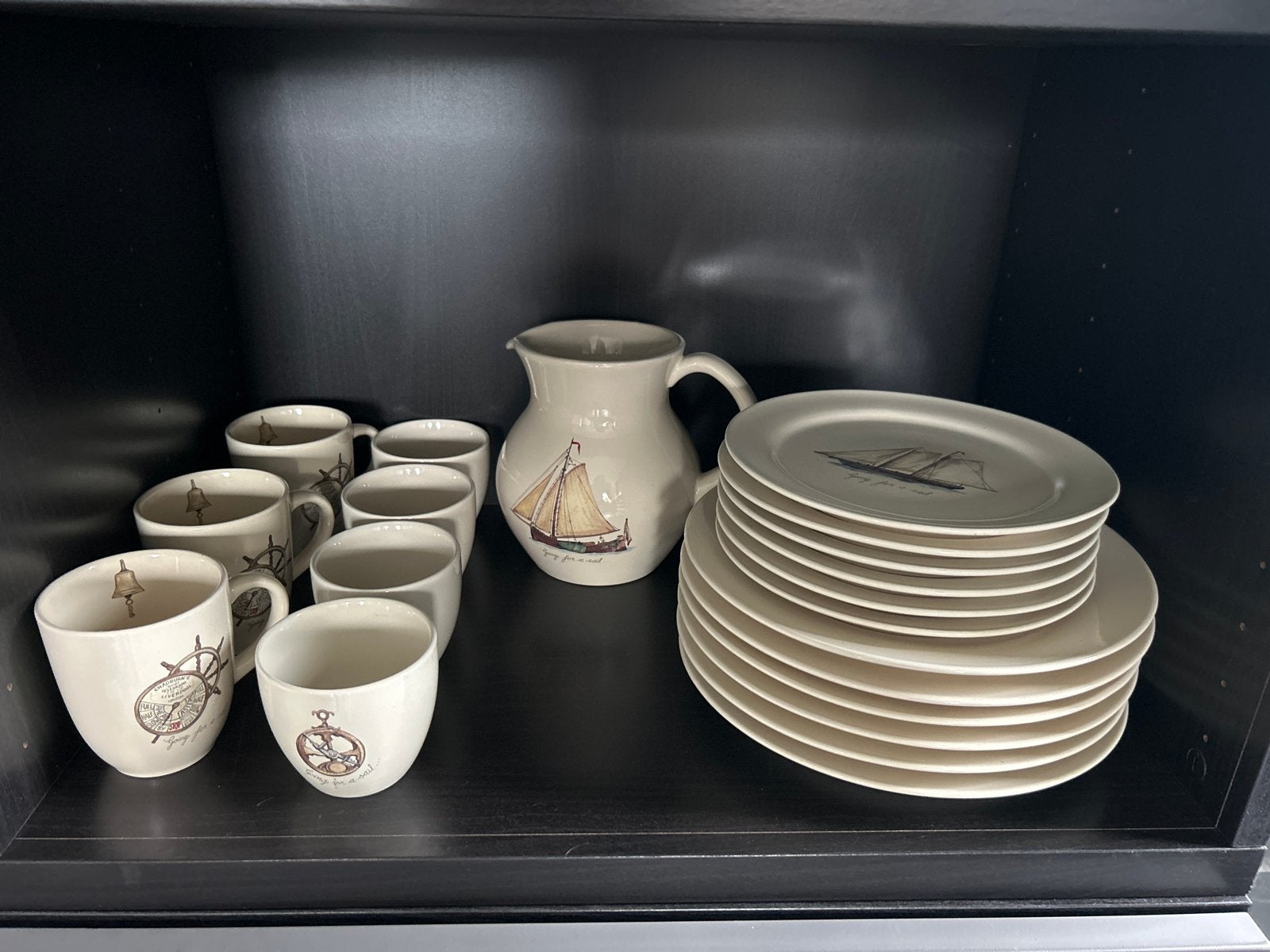 Servies Jet and Company - Mokken, borden en melkkan, Ophalen, Gebruikt, Keramiek, Jet by Ter Steege
