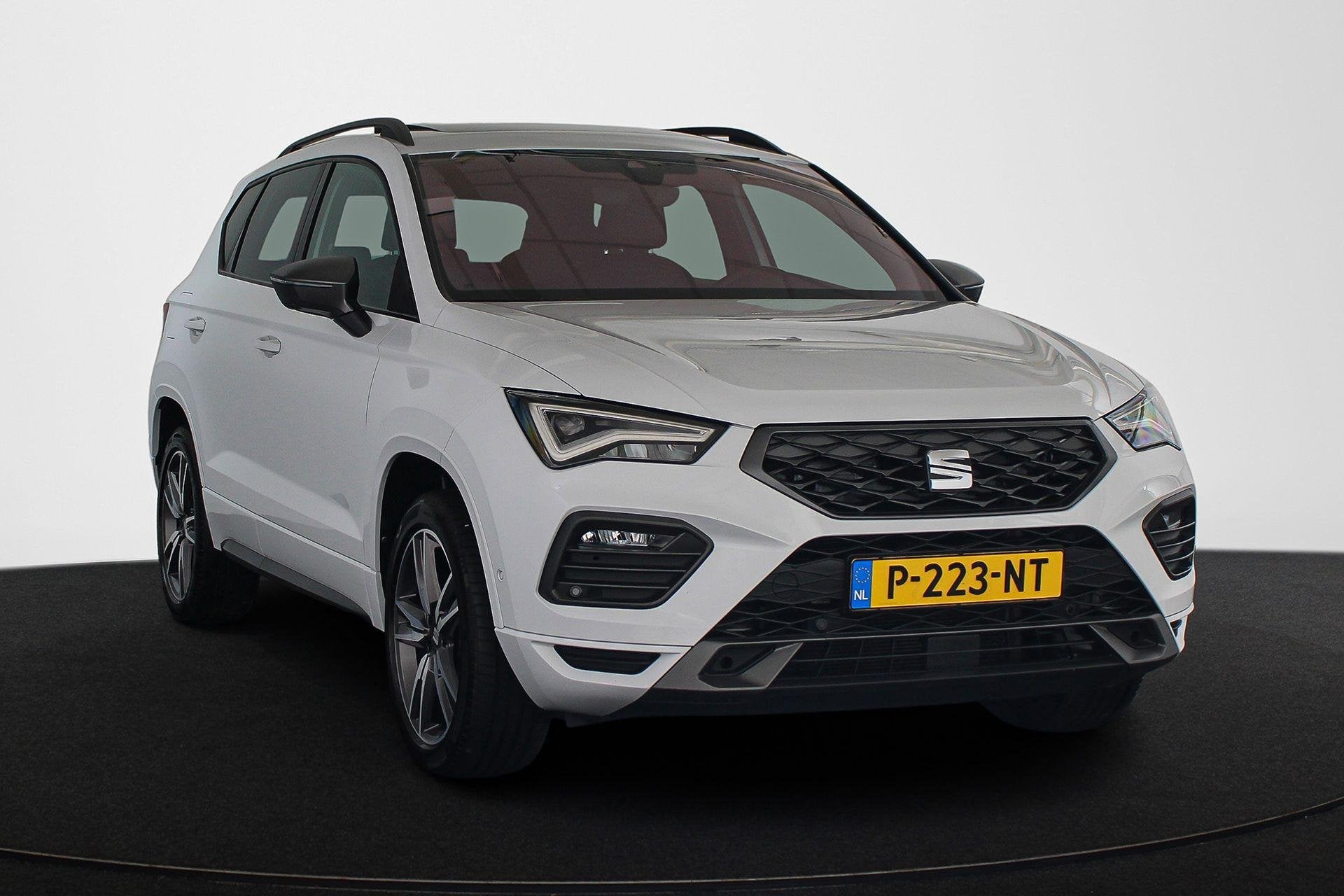 SEAT Ateca 1.5 TSI FR Business Intense Automaat Trekhaak Pan, Auto's, Seat, 1325 kg, 4 cilinders, 150 pk, Ateca