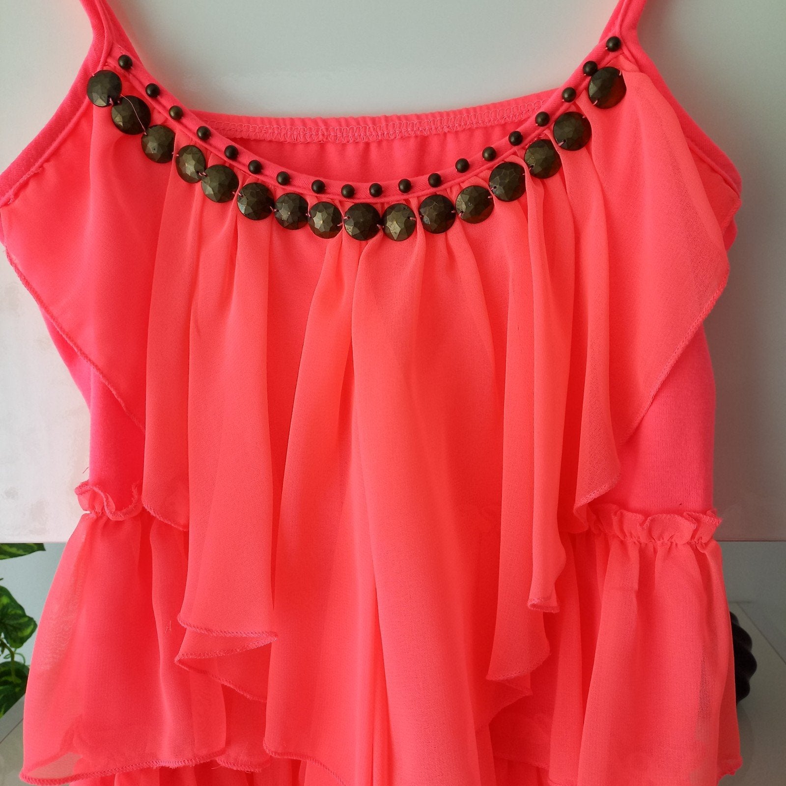 Super leuke top met studs en ruches maat S nu, Kleding | Dames, Tops, Ophalen of Verzenden, Zo goed als nieuw, Maat 36 (S), Zonder mouw