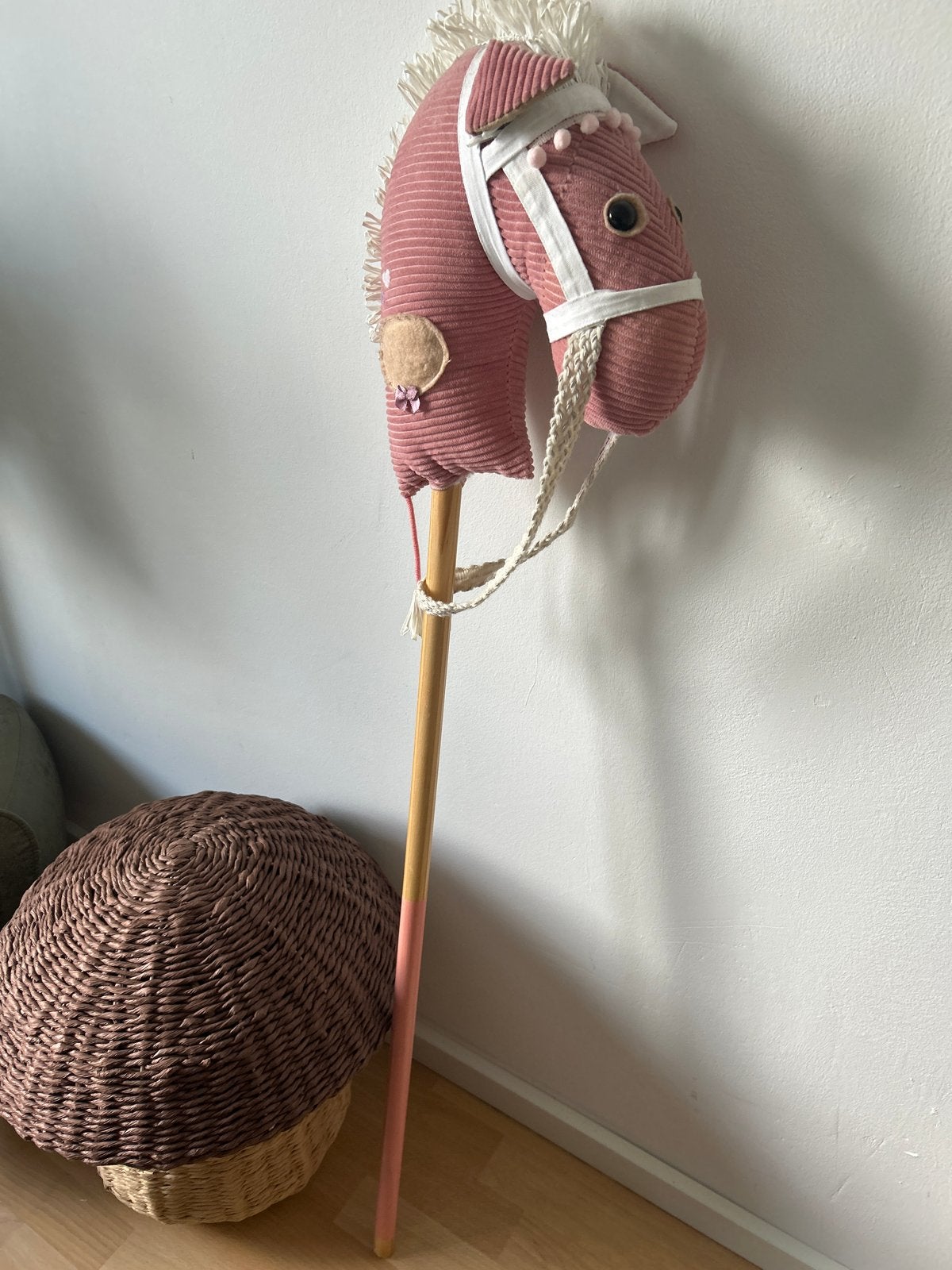 Roze hobbelpaard op stok - Corduroy, Ophalen of Verzenden, Gebruikt, Jongen of Meisje
