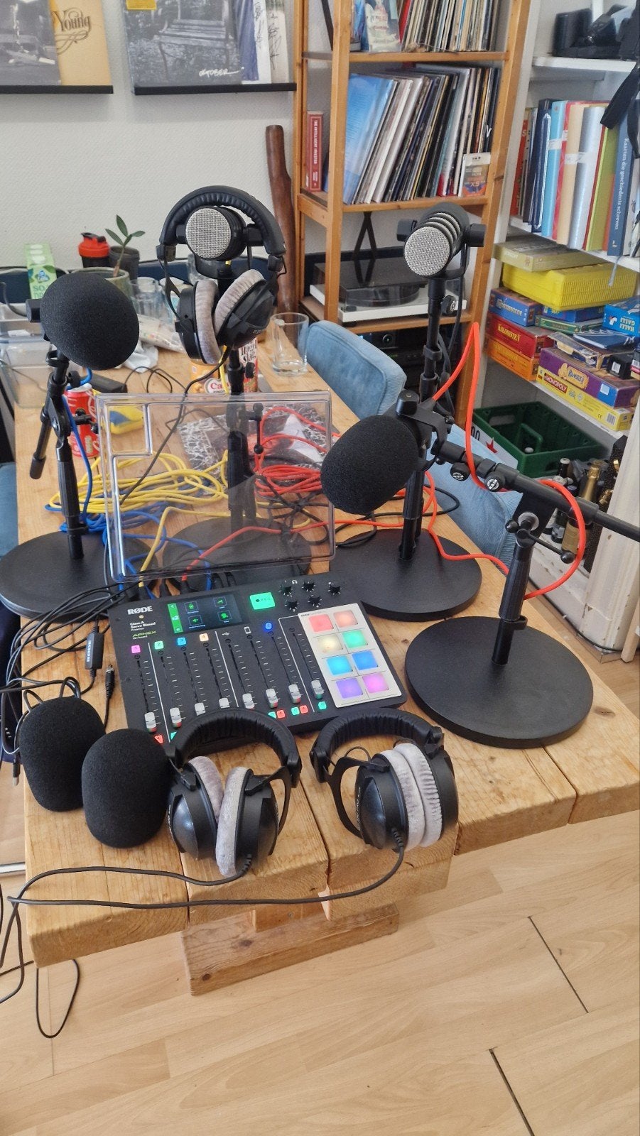 Complete Podcast Studio 4 personen  RØDECaster Pro + 4x Pod, Ophalen, Audio