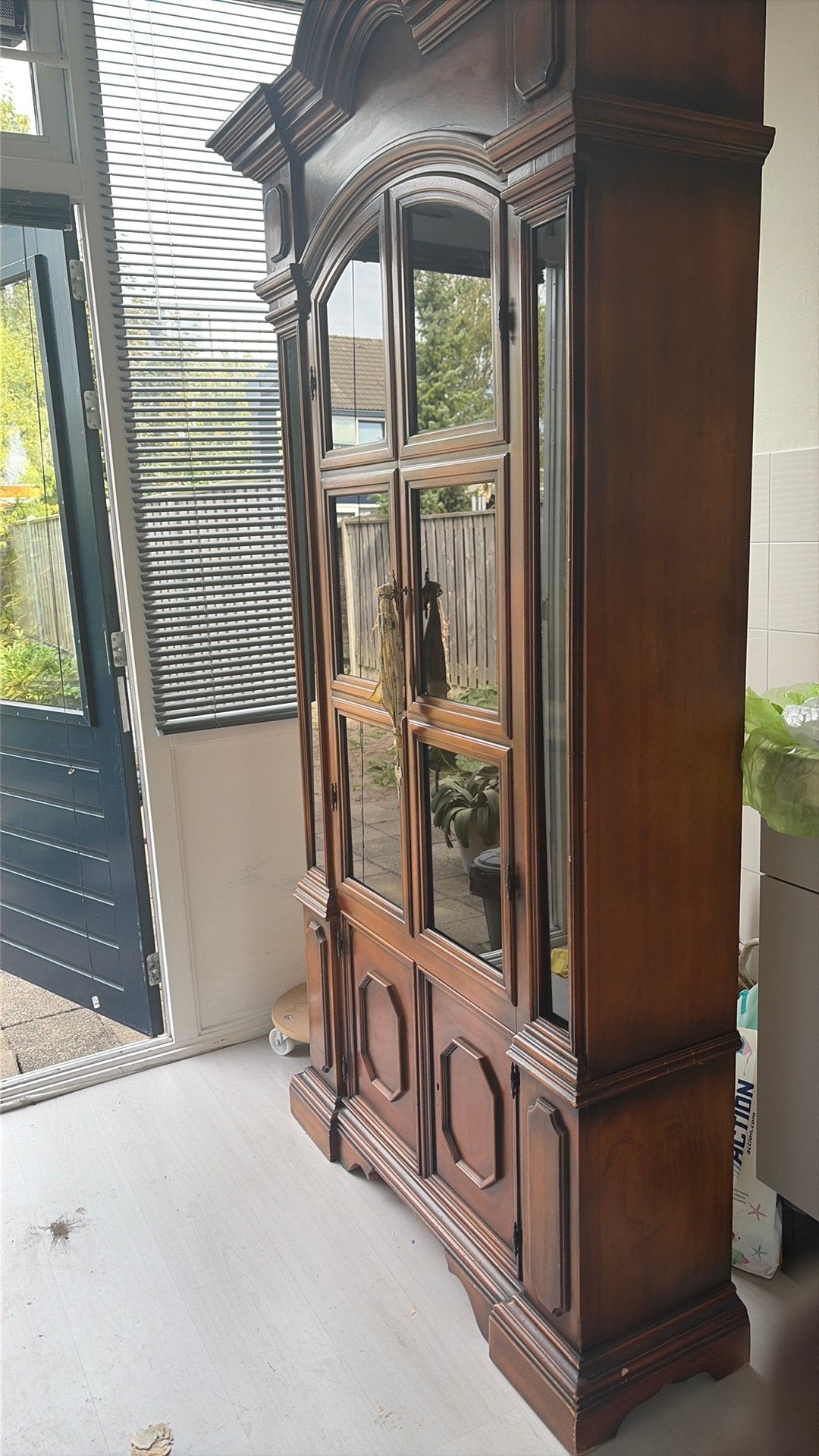 Antiek vitrinekast, Huis en Inrichting, Kasten | Vitrinekasten, Ophalen, 50 tot 100 cm, Zo goed als nieuw, Kersenhout