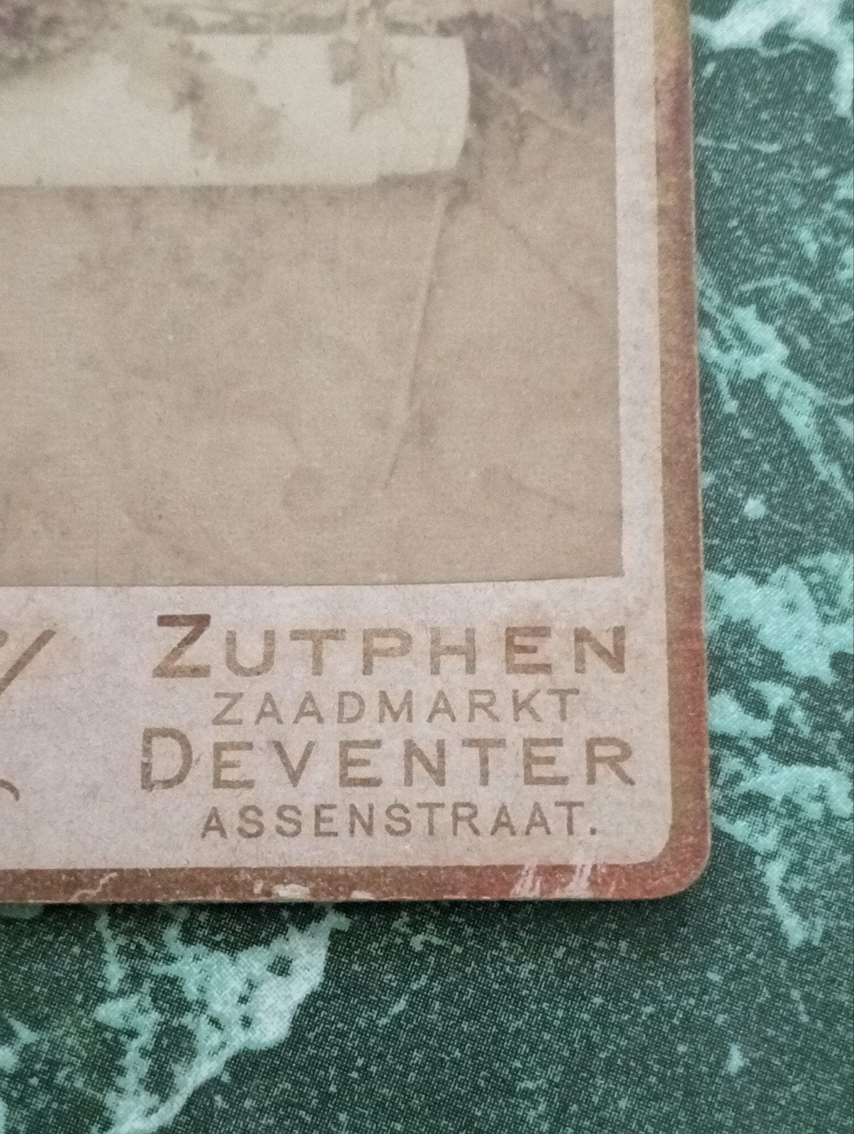 Antieke Foto:Vrouw uit Zutphen/Deventer, Wed. J. van Koning, Ophalen of Verzenden, Voor 1940, Gebruikt, Overige onderwerpen