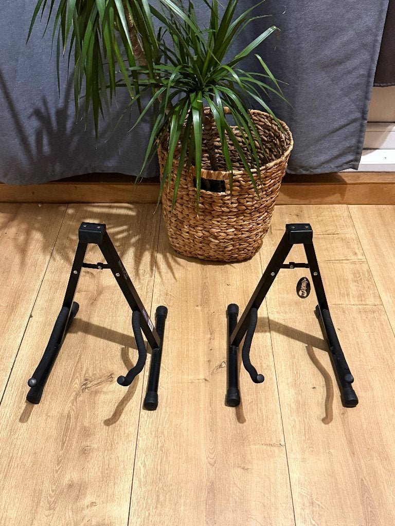 Guitar Stands (2), Ophalen, Zo goed als nieuw, Instrumentstandaard