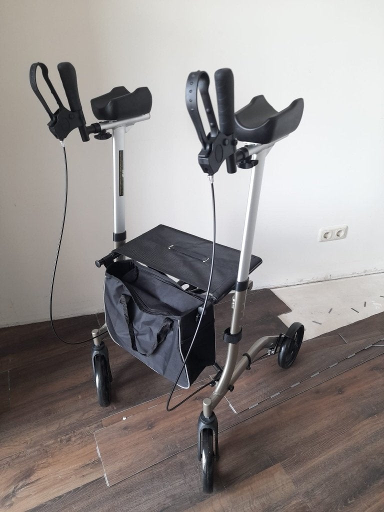 Rollator Neo Support met onderarmschalen, Ophalen, Opvouwbaar, Zo goed als nieuw