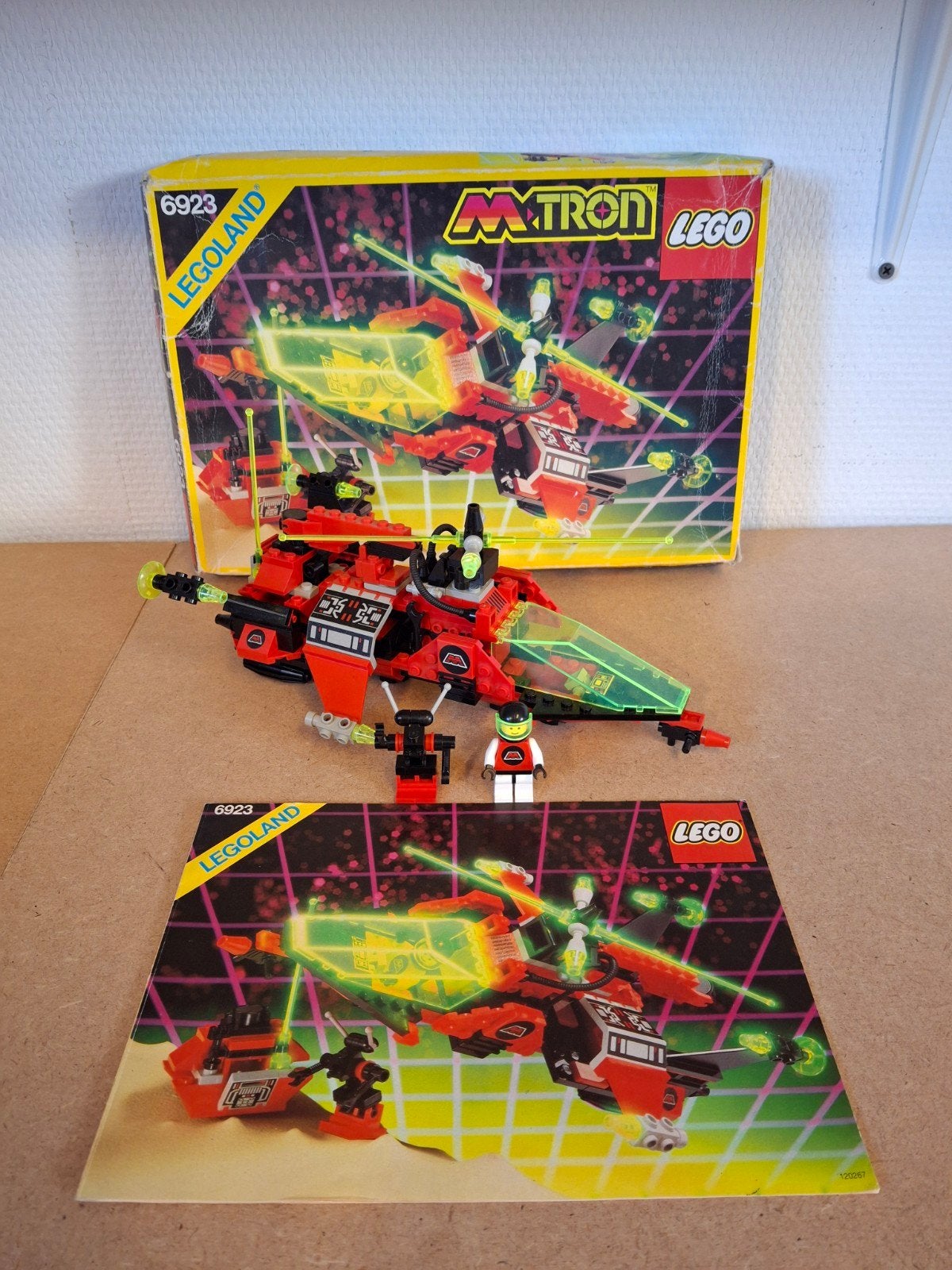 Lego 6923 Particle Ionizer. Jaren 90 M-Tron Space, Lego, Info@lego.com, 33 Bath Road, Slough, UK, Lego