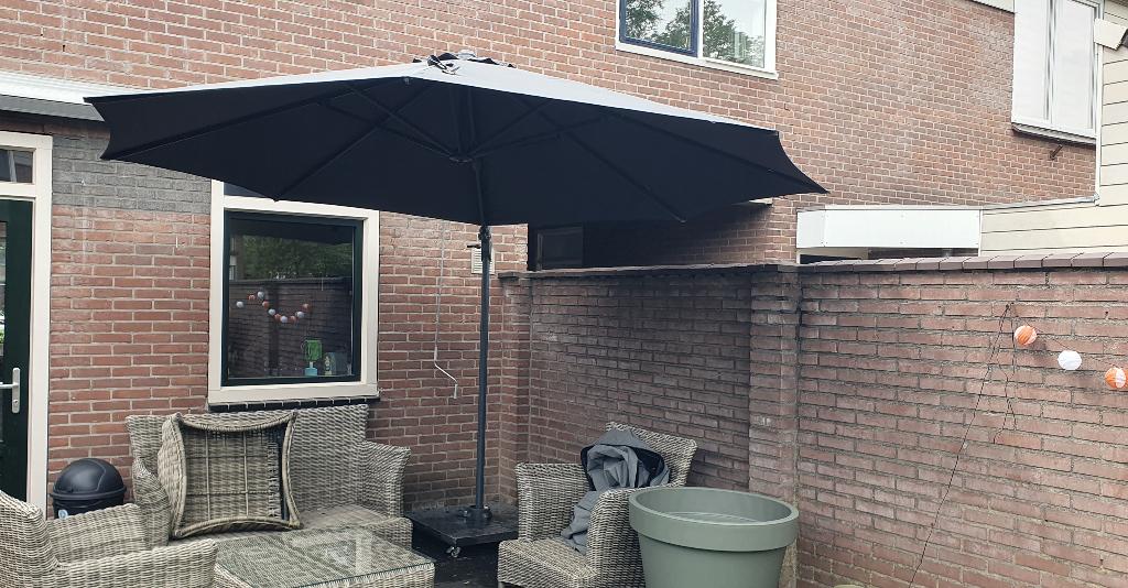 Zweefparasol 350x350cm (incl. 120kg voetstuk), Tuin en Terras, Ophalen, Zo goed als nieuw, 3 tot 4 meter, Zweefparasol