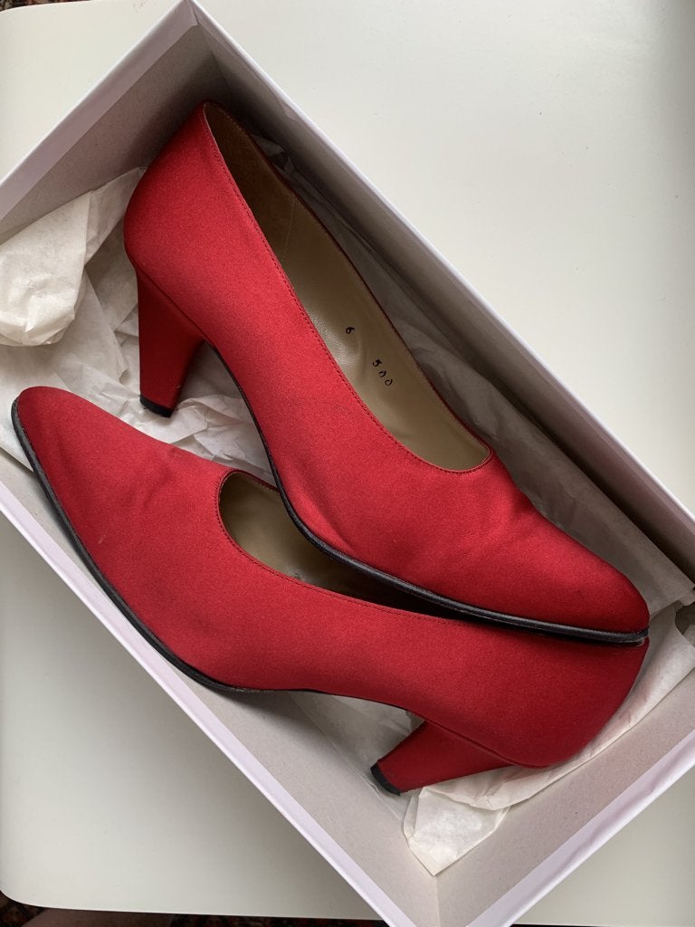 Ballade Antwerp rode zijden pumps 37,5, model Ibis, zgan, Pumps, Verzenden, Zo goed als nieuw, Rood