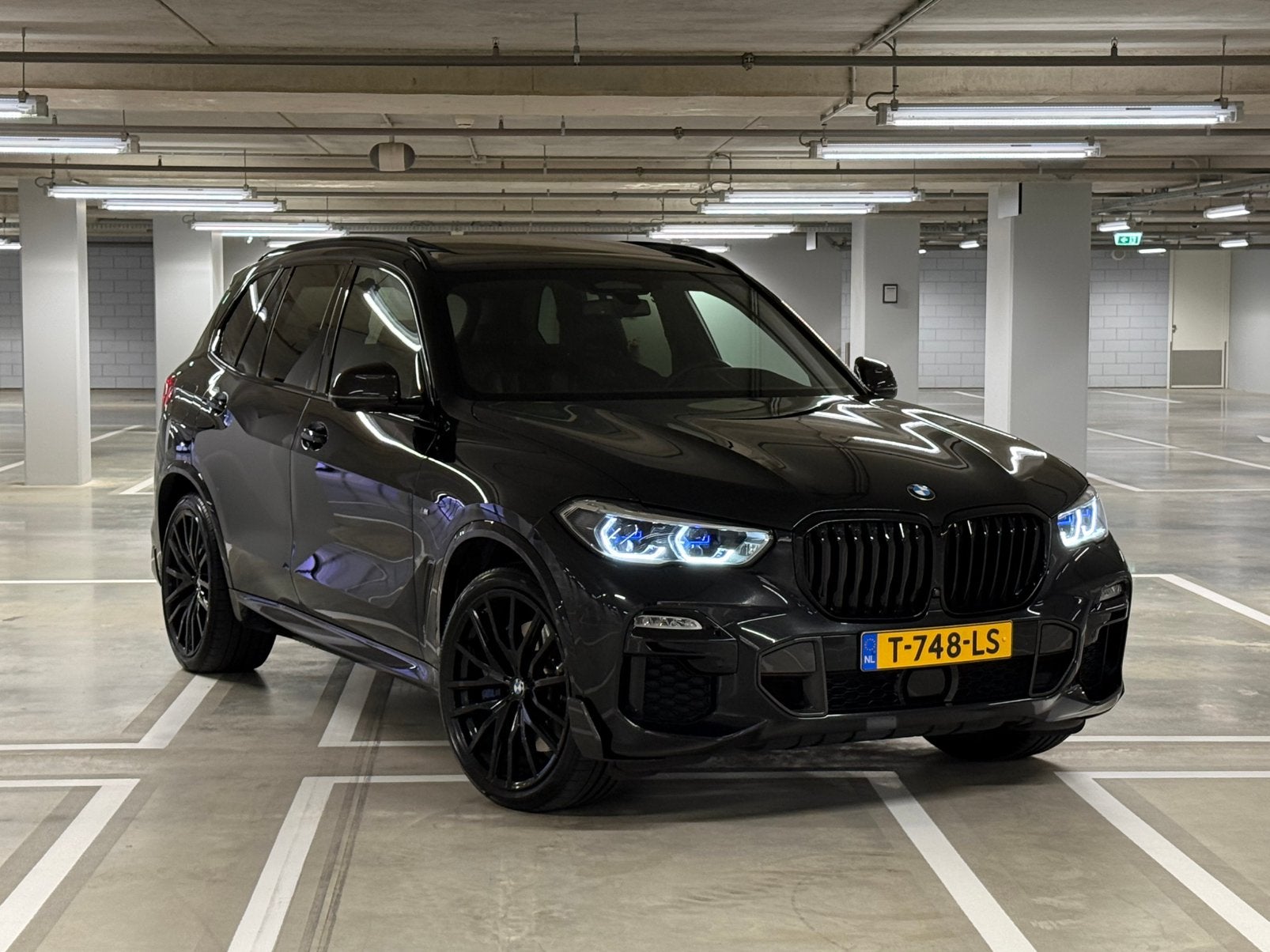 BMW X5 Xdrive45e 394pk Aut 2021 Zwart M Carbon pakket, Auto's, BMW, 394 pk, Zwart, 2410 kg, Vierwielaandrijving
