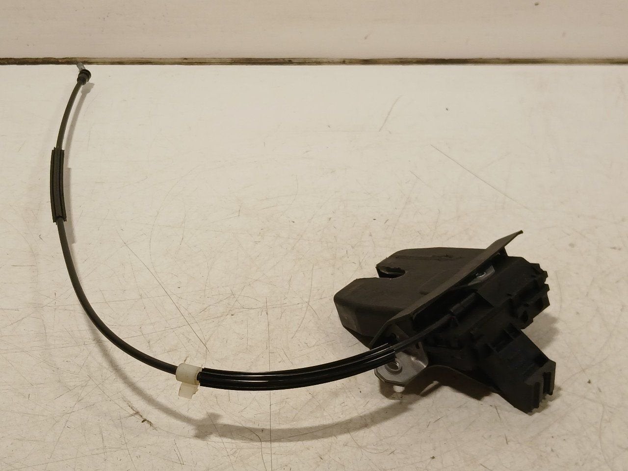 Achterklep ontgrendeling Volvo S60, Onderdelen@venauto.nl, Van der Ven Autorecycling B.V., Gebruikt, Ettenseweg 76, 4706 PB Roosendaal, The Netherlands
