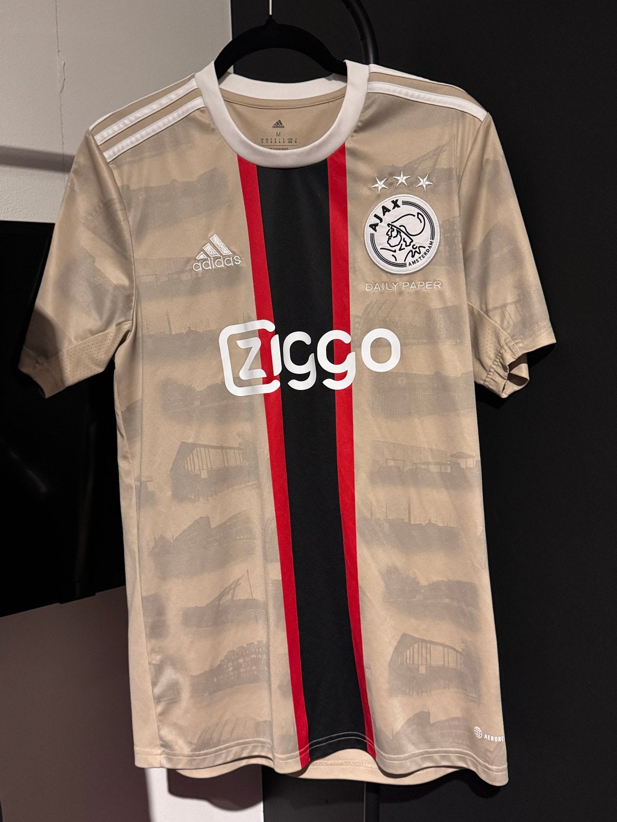 Ajax uitshirt 2022/2023 Daily Paper - Maat M, Kleding | Dames, Ophalen of Verzenden, Zo goed als nieuw, Maat 38/40 (M), Beige