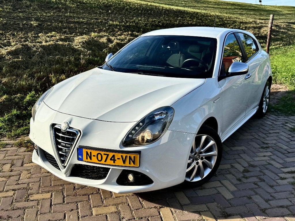Alfa Romeo Giulietta 1.4 T-JET 120PK Turbo 2012 Bianco APK, Auto's, Voorwielaandrijving, Stof, 4 cilinders, Wit
