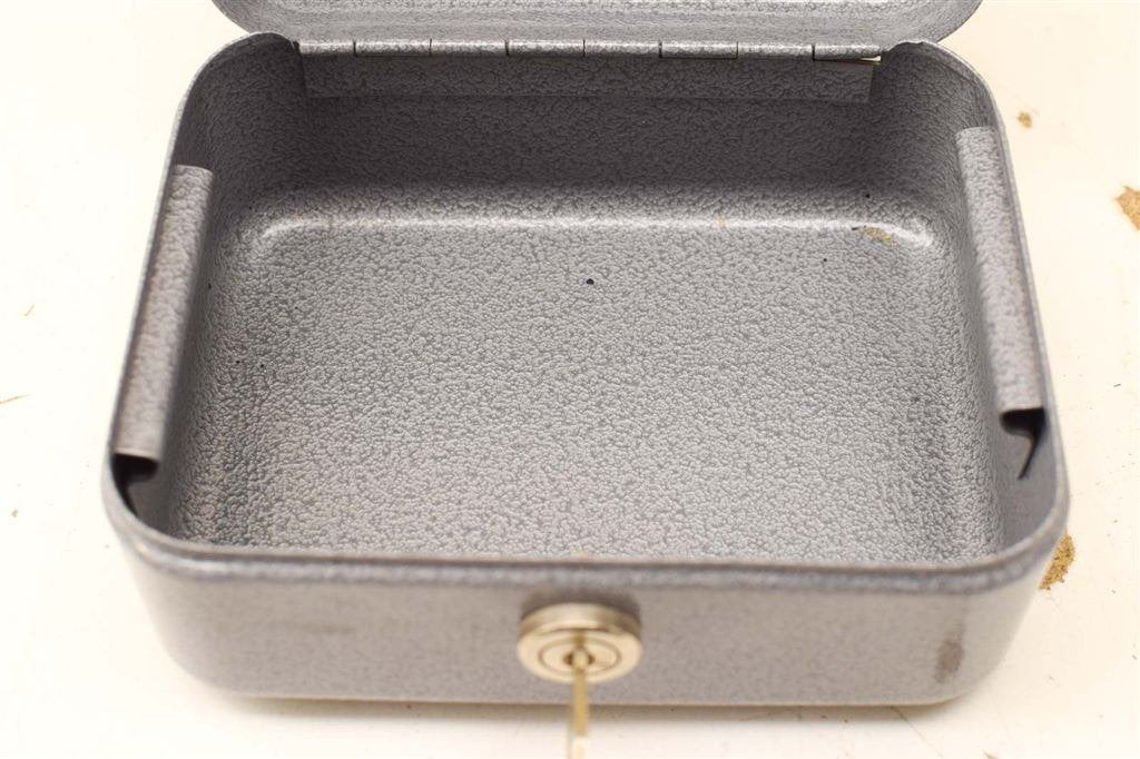 Safety Metalen geldkistje 50083, Huis en Inrichting, Woonaccessoires | Kisten, Ophalen of Verzenden, Gebruikt, 50 tot 100 cm, Minder dan 50 cm