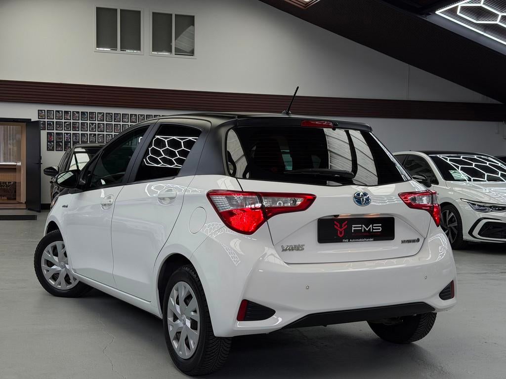 Toyota Yaris 1.5 Hybrid Design Camera Navigatie, 4 cilinders, 100 pk, Wit, Bedrijf