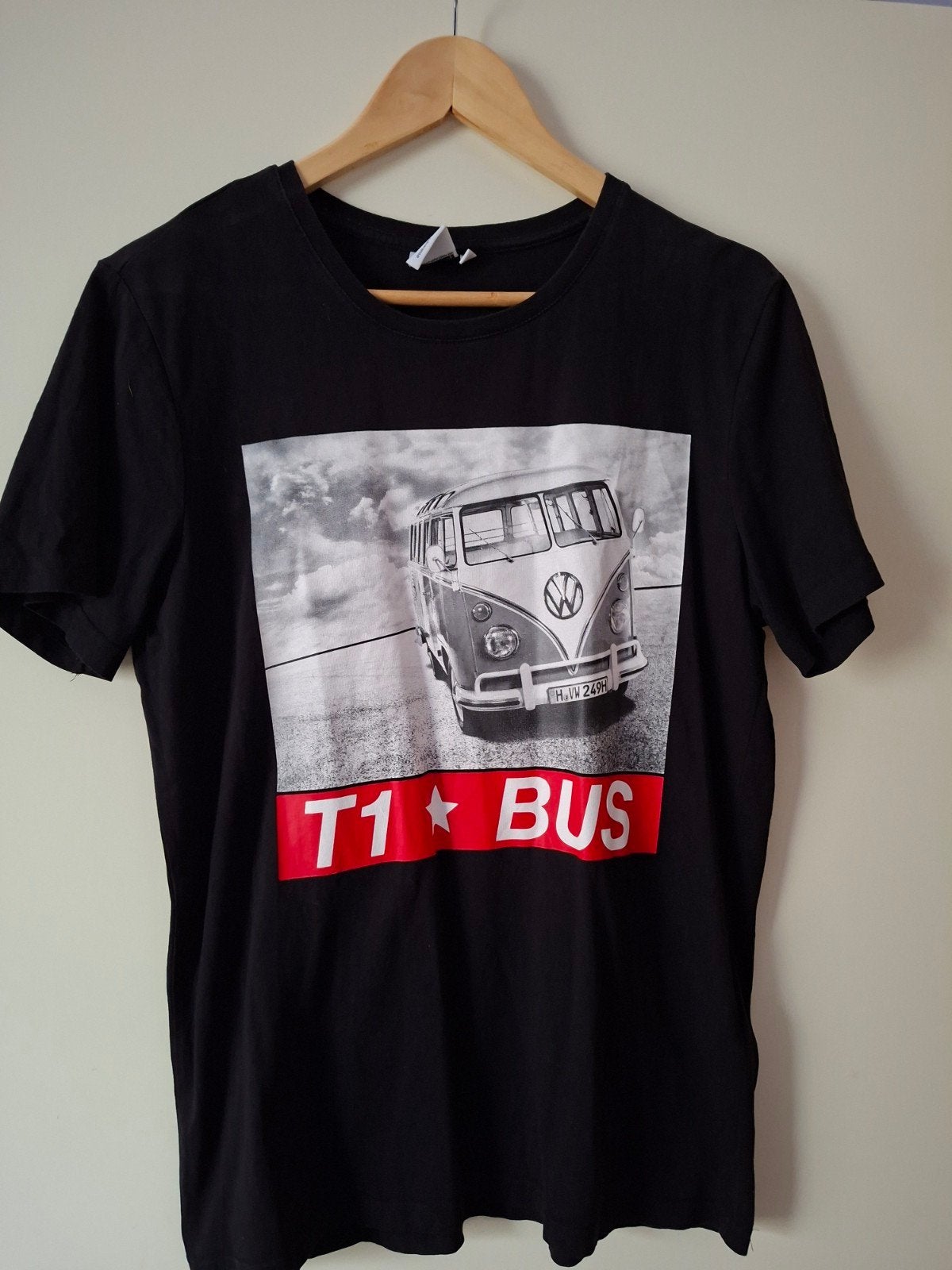 Zwart T-shirt met VW T1 Bus print - Maat M, Ophalen of Verzenden, Gedragen, Maat 48/50 (M), Zwart
