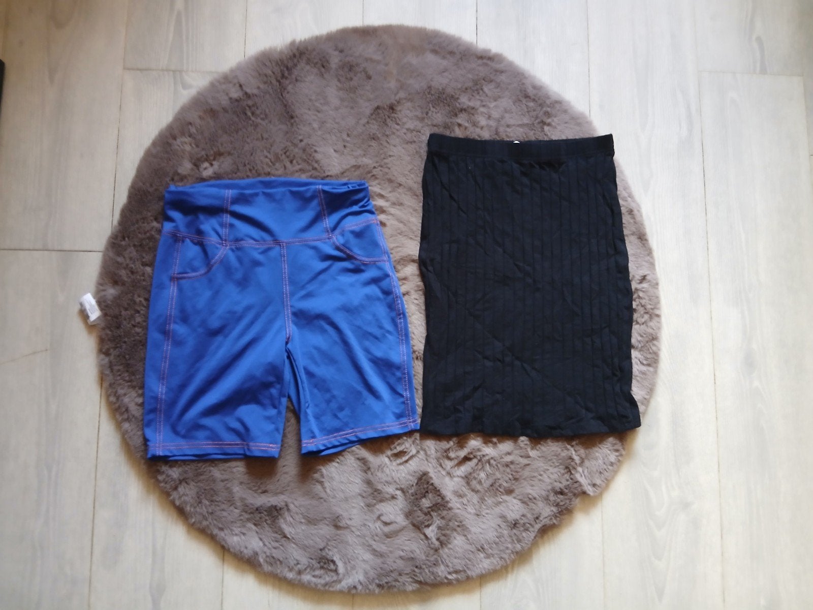 1 blauwe korte broek & 1 zwarte geribbelde rok maat S, Ophalen of Verzenden, Zo goed als nieuw, Maat 36 (S)
