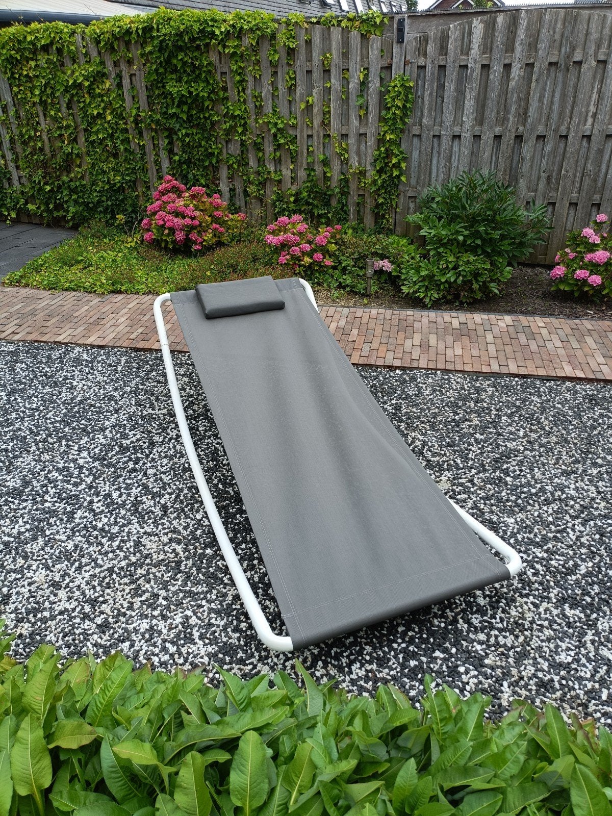 Comfortabele grijze ligstoel met kussen, Ophalen, Zo goed als nieuw, Eenpersoons, Binnen