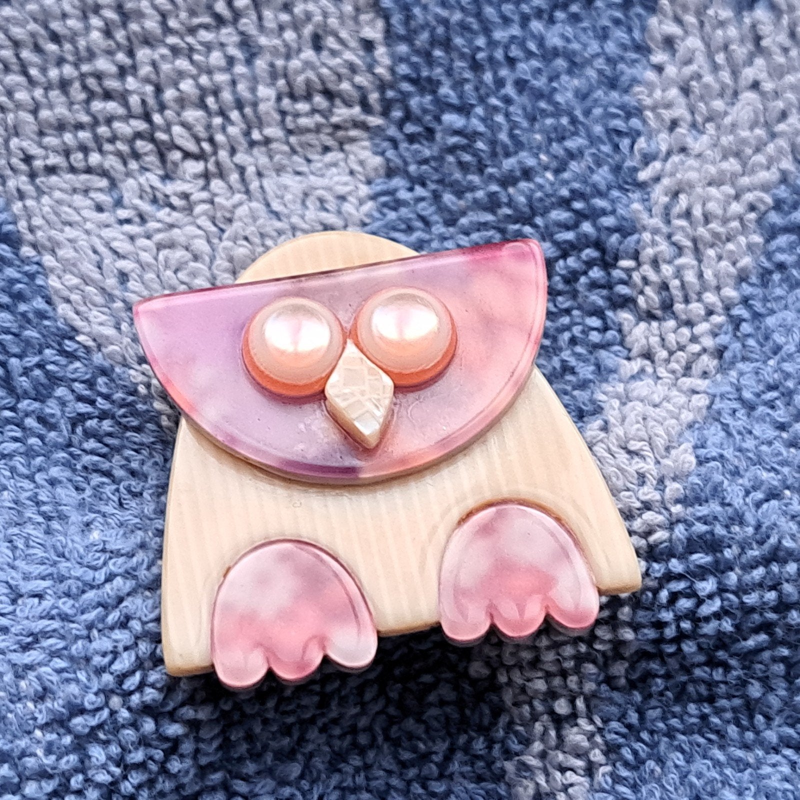 Kunststof Broche speld Lea Stein Paris gemerkt, Sieraden, Tassen en Uiterlijk, Ophalen of Verzenden, Overige materialen, Broche
