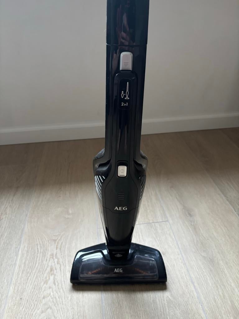 AEG steelstofzuiger 2-in-1, Ophalen of Verzenden, Gebruikt, Reservoir, Minder dan 1200 watt