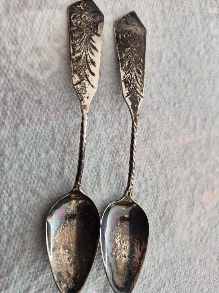 Antieke zilveren lepels met gedraaide steel en gravure, Antiek en Kunst, Antiek | Bestek, Ophalen