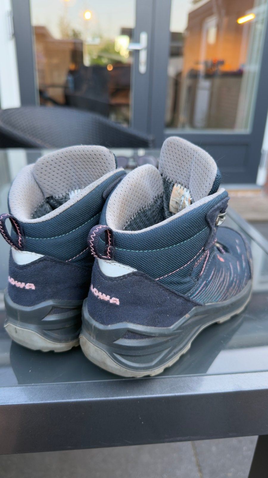 LOWA kinder berg/wandelschoen, Ophalen of Verzenden, Zo goed als nieuw, Schoenen