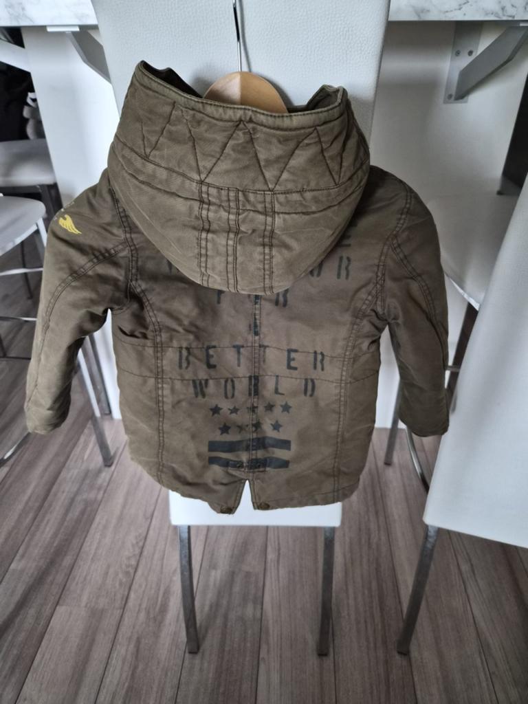 Stoere kaki kinderjas met capuchon - IKKS maat 102', Ophalen of Verzenden, Gebruikt, Onbekend, Jongen of Meisje