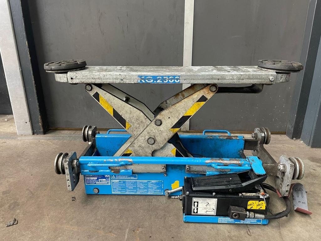 brugkrik - Mobiele pneumatische krik 2.5 T OMCN, Auto diversen, Ophalen, Gebruikt