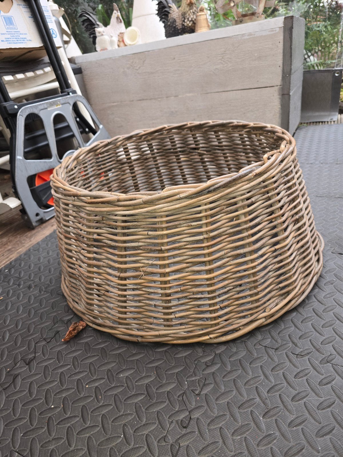 Grote rieten mand - voor onder de kerstboom, Gebruikt, Gevlochten, Mand, Rond