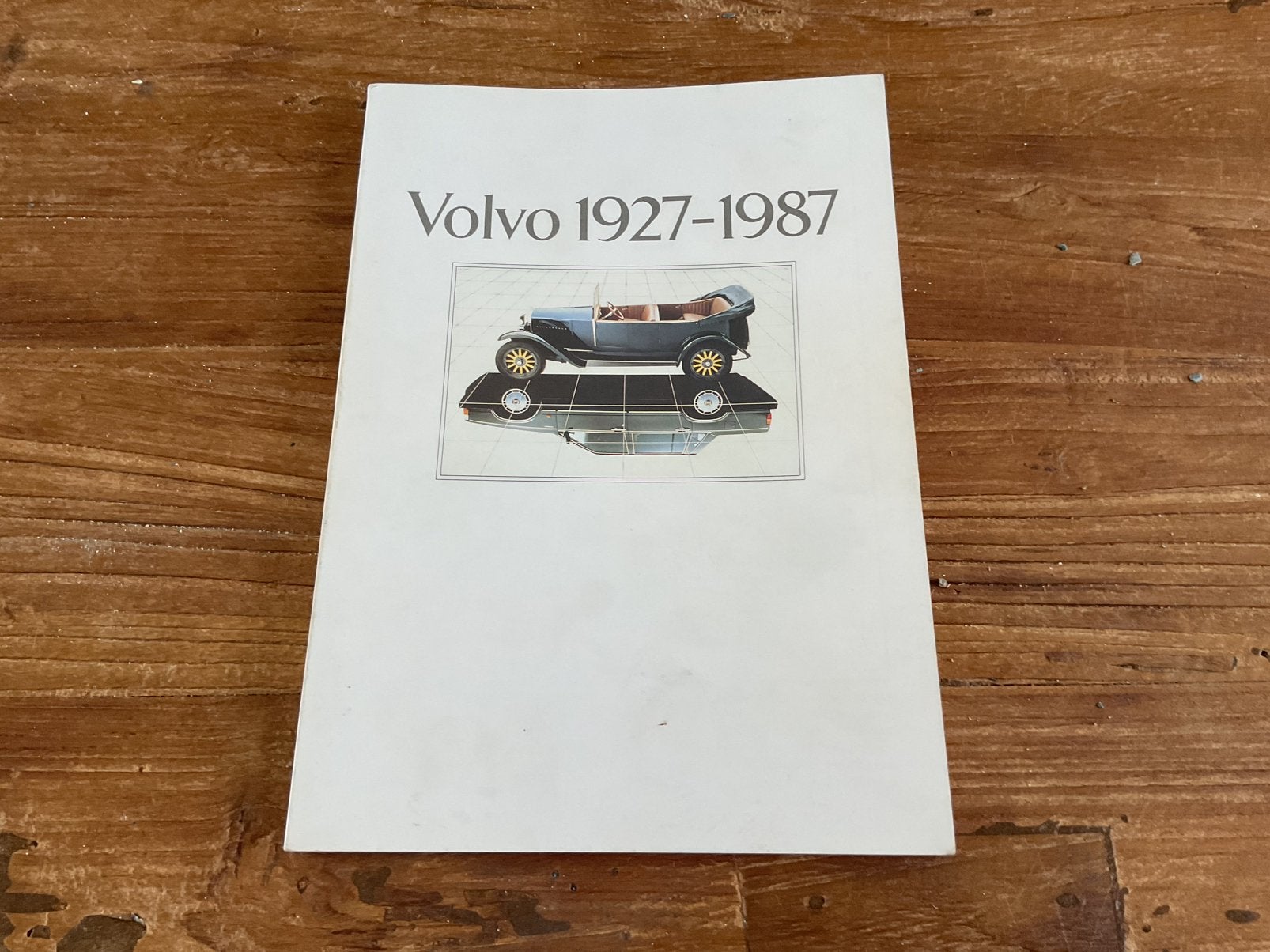 Boekje Volvo van 1927 tot 1987, Ophalen of Verzenden, Gelezen, Volvo
