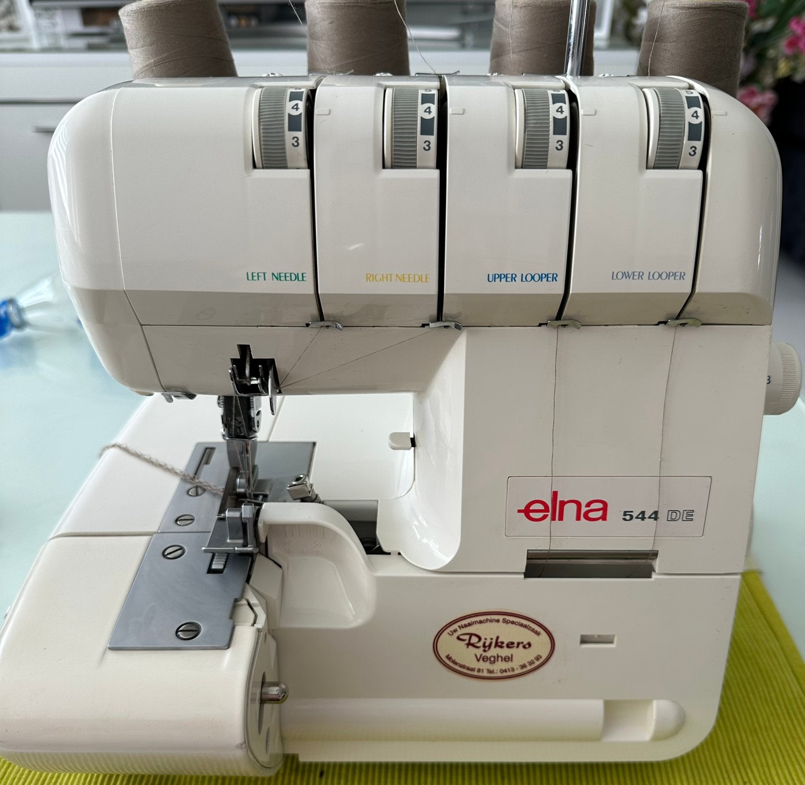 Lockmachine elna 544 DE, Hobby en Vrije tijd, Naaimachines en Toebehoren, Ophalen, Zo goed als nieuw, Lockmachine, Overige merken