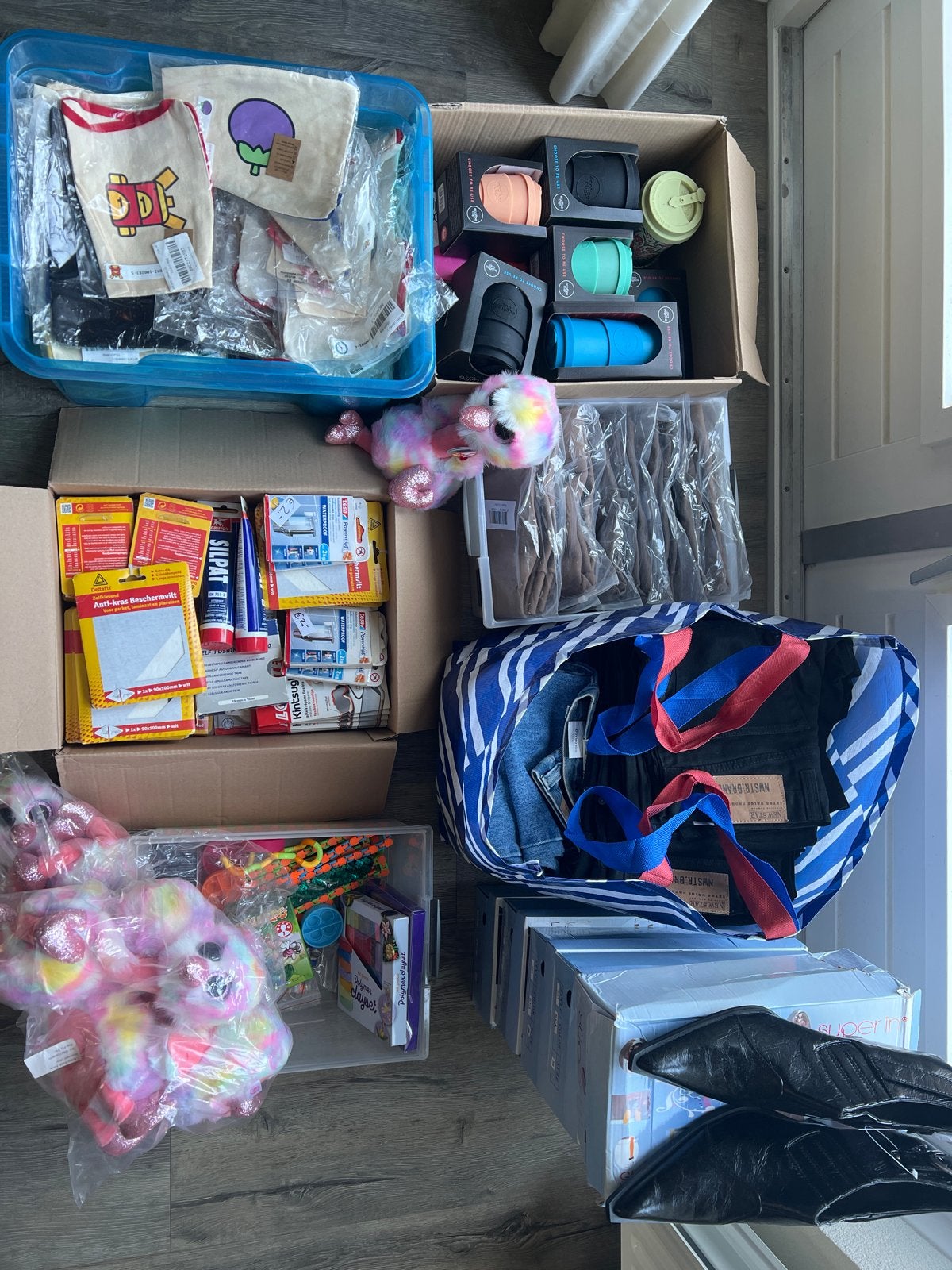 Grote restpartij: Etuis, panty's, mokken, fidget toys, kledi, Diversen, Rommelmarktspullen, Ophalen of Verzenden