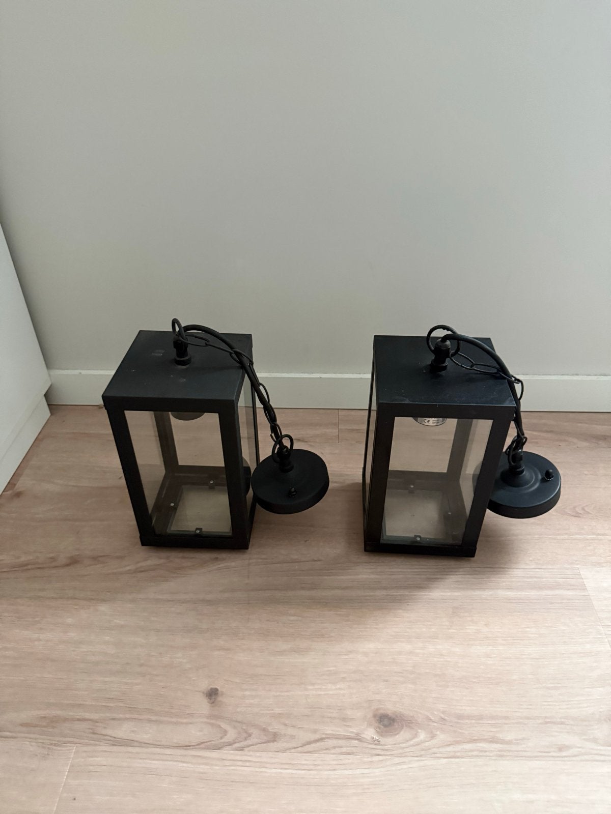 2x Zwarte hanglampen voor buiten - Goede staat, Ophalen of Verzenden, Gebruikt, Metaal, E27 (groot)