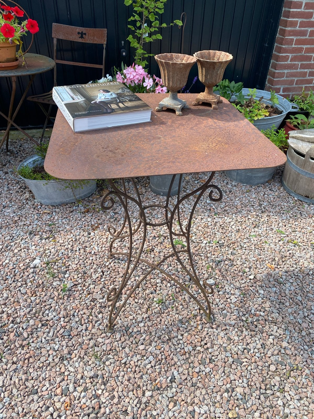 Brocante metalen bistrotafel met prachtig roestig patina, Antiek en Kunst, Ophalen
