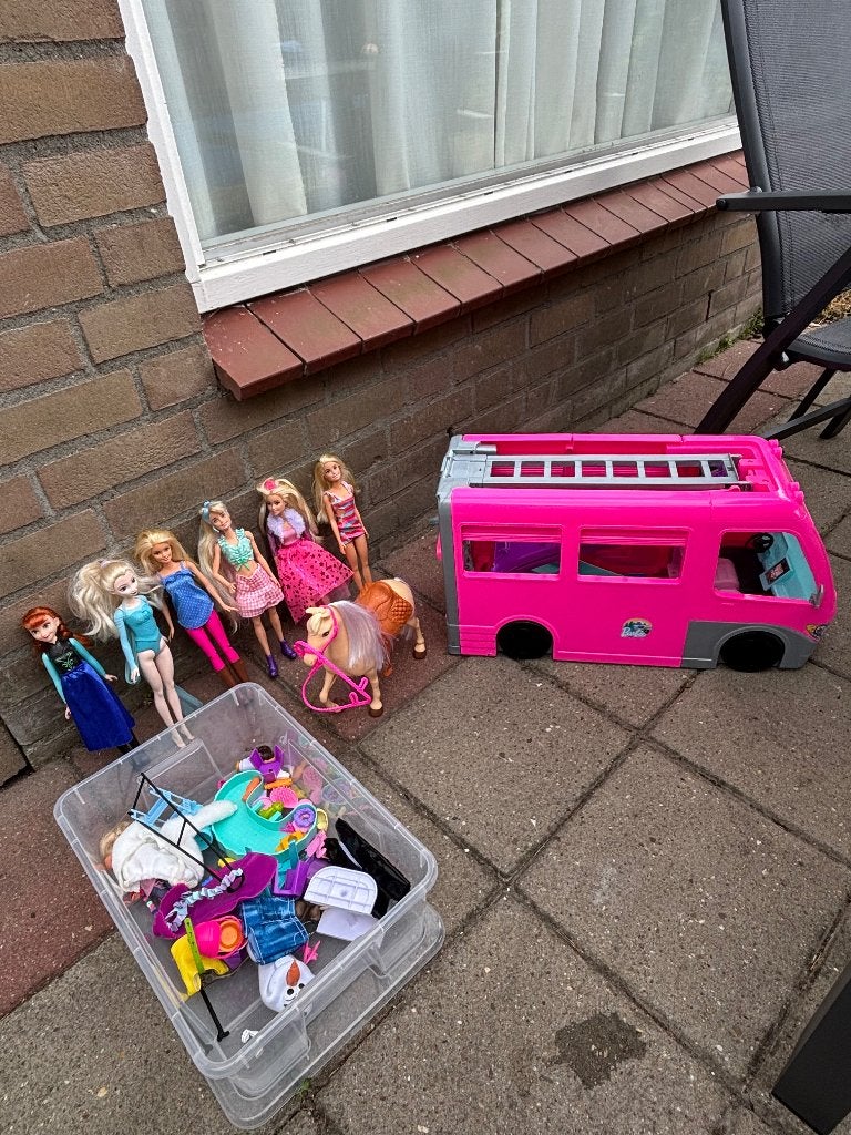 Barbie camper incl. Barbies en accesoires, Ophalen, Gebruikt, Barbie