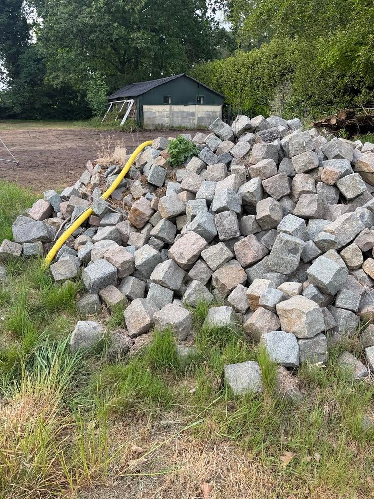 Kinderkoppen natuursteen lag in een oprit  8 x 15 meter, Ophalen, Graniet, Overige typen, Zo goed als nieuw