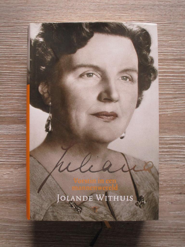 Juliana vorstin in een mannenwereld - Jolande Withuis, Boeken, Ophalen of Verzenden, Gelezen