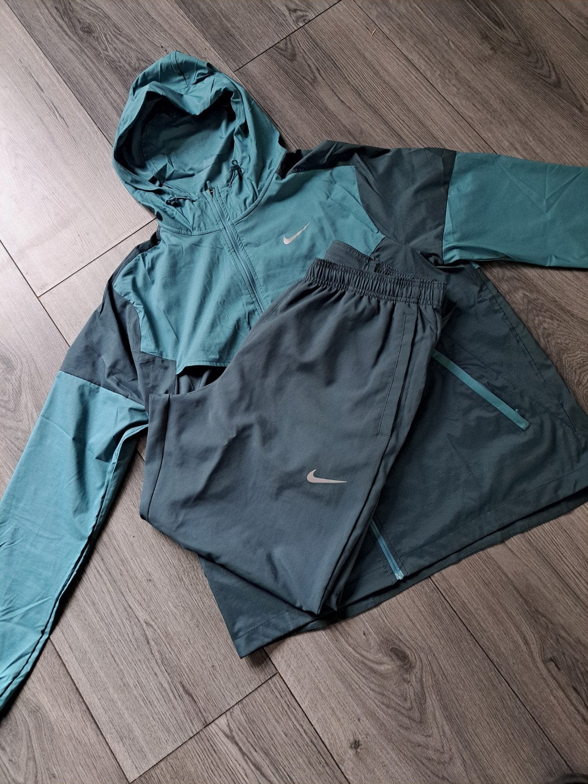Nike trainingspak maat L, Maat 52/54 (L), Nike, Nieuw, Ophalen of Verzenden