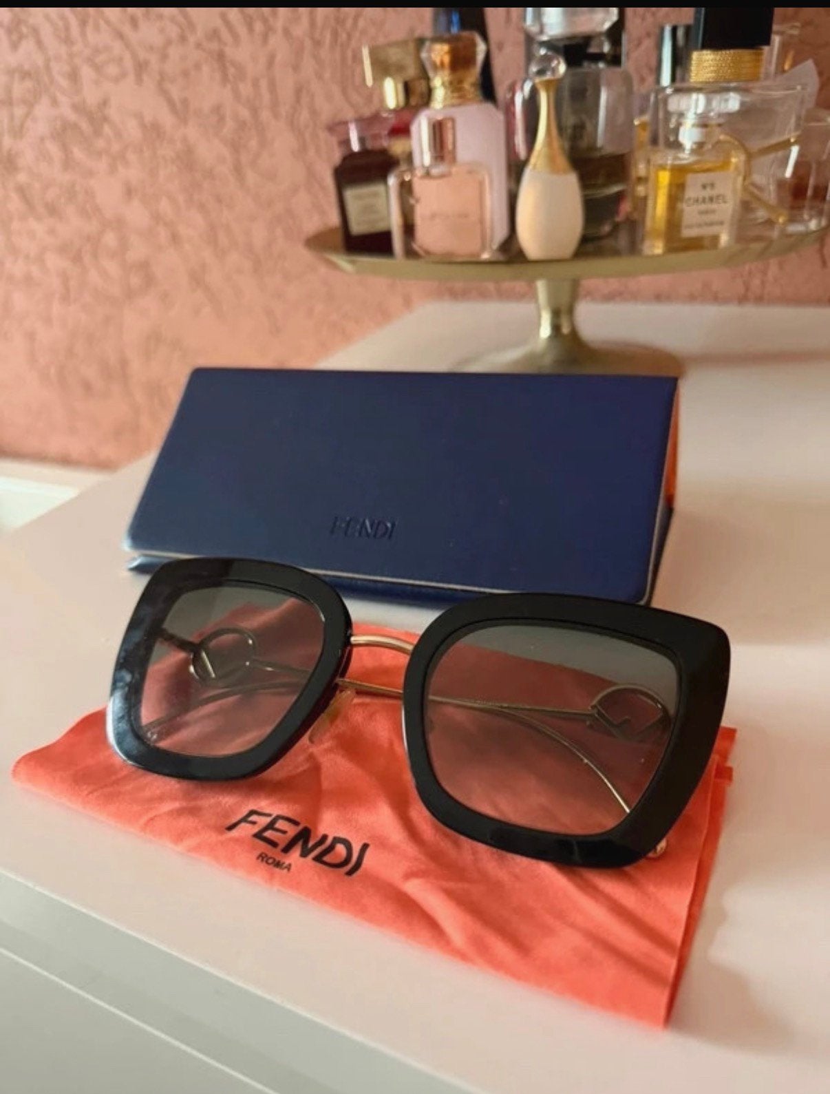 Fendi Zonnebril - Zo goed als nieuw, Overige merken, Zonnebril, Zwart, Ophalen of Verzenden