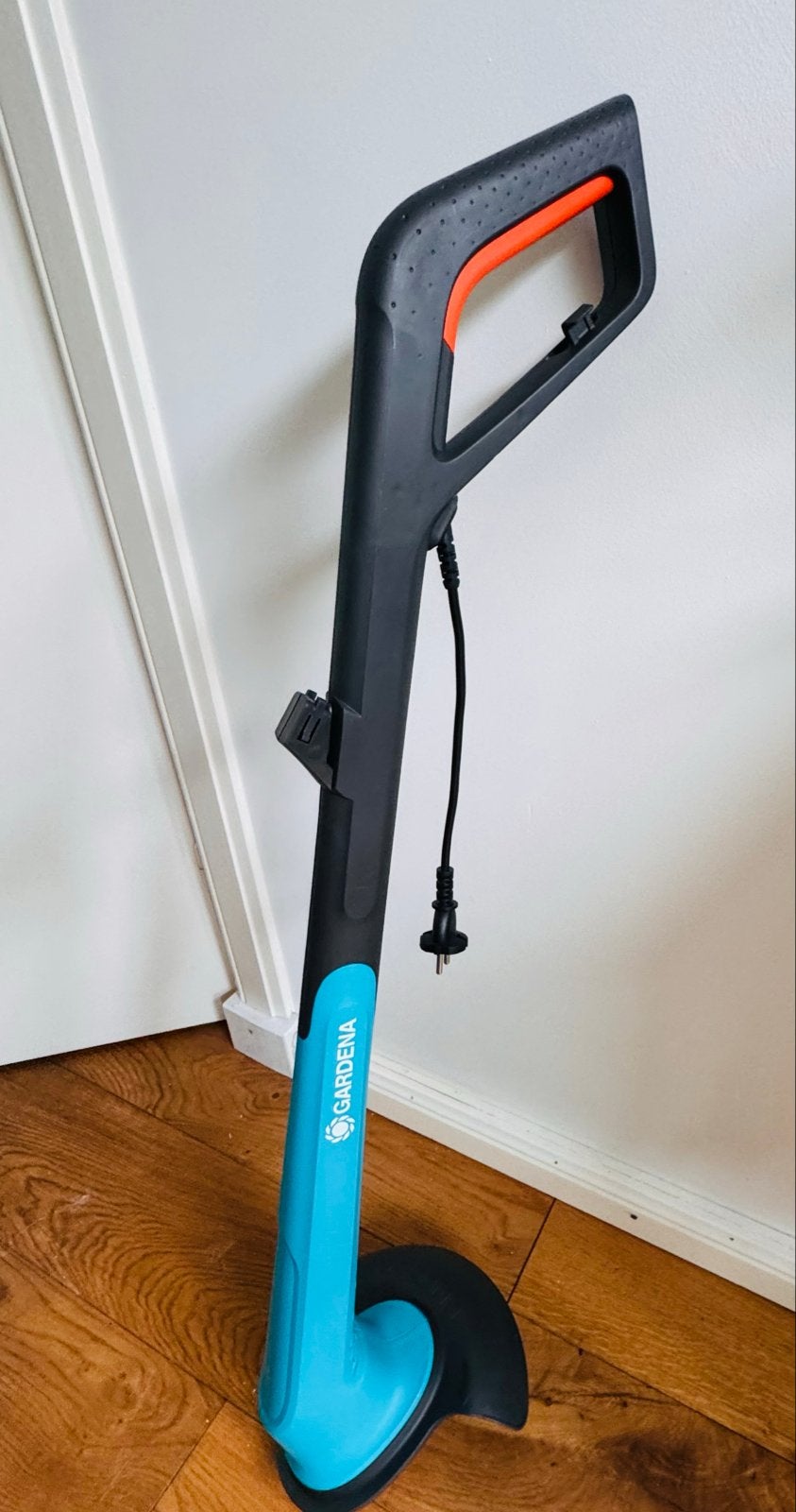 Nieuwe Gardena SmallCut 300/23 grastrimmer, Ophalen, Cirkelmaaier, Elektrische grasmaaier, Nieuw