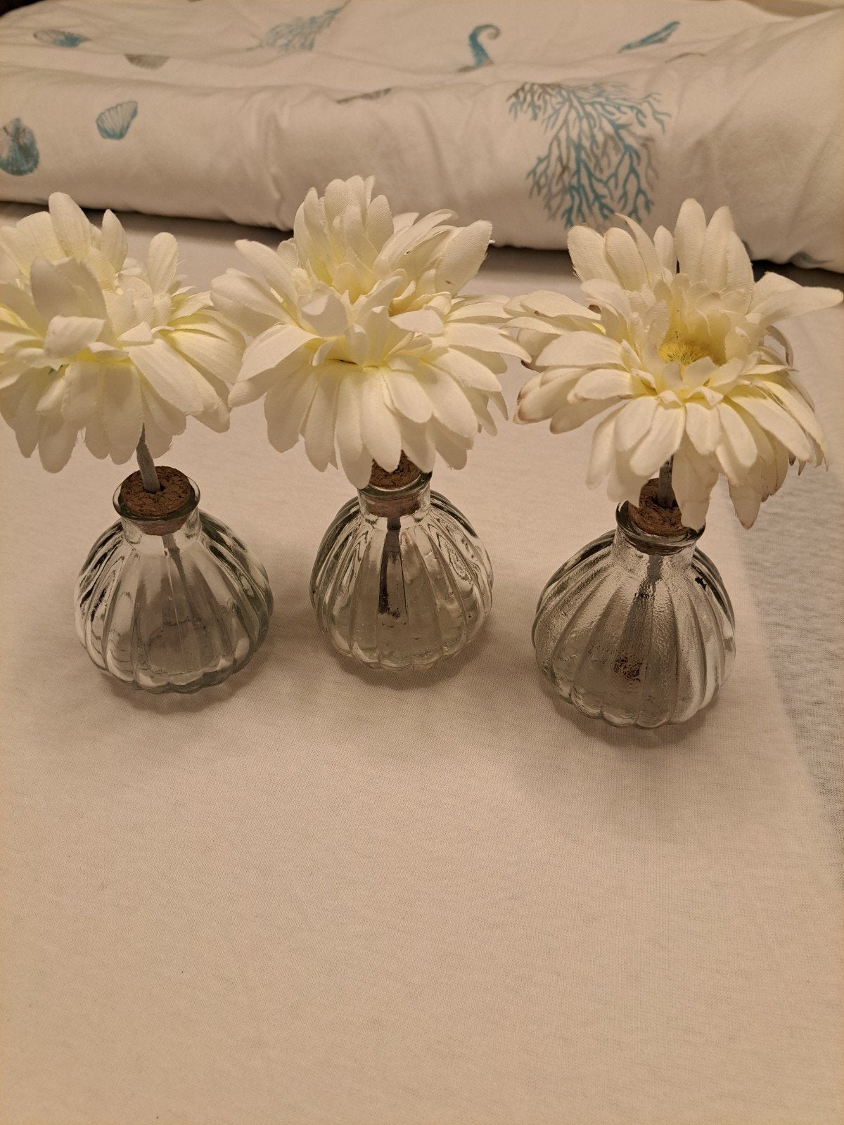 Set van 3 glazen vaasjes met kunstbloemen, Huis en Inrichting, Woonaccessoires | Vazen, Transparant, Inclusief decoratie, Ophalen of Verzenden