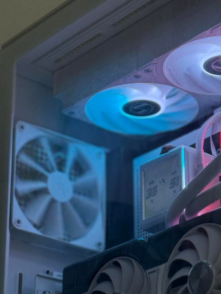 High-End Gaming PC: i9-14900K, RTX 4070, 32GB DDR5, Computers en Software, Desktop Pc's, Zo goed als nieuw, 4 Ghz of meer, SSD