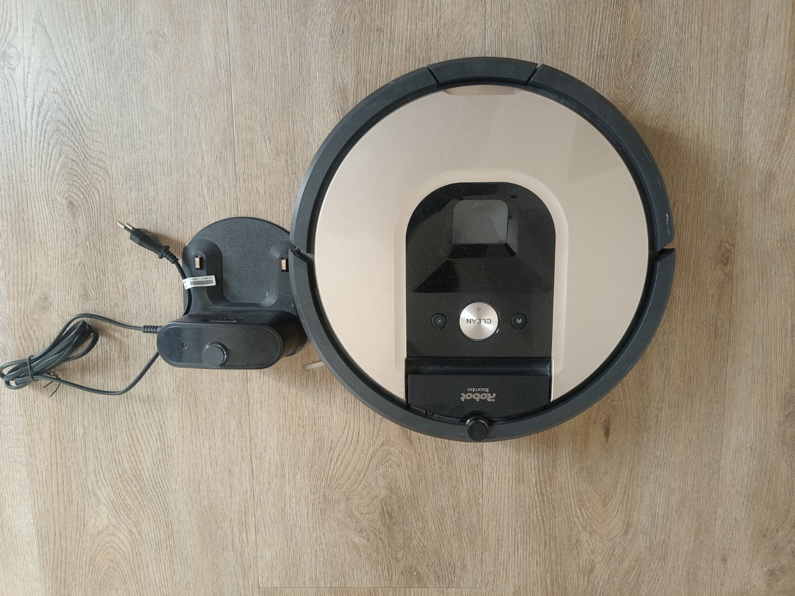 iRobot Roomba Robotstofzuiger met Oplaadstation, Gebruikt, IRobot, Ophalen of Verzenden, Robotstofzuiger