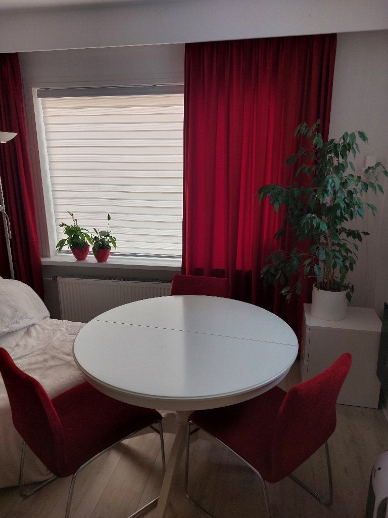 Tafel, stoelen, gordijnen, Ophalen, Gebruikt