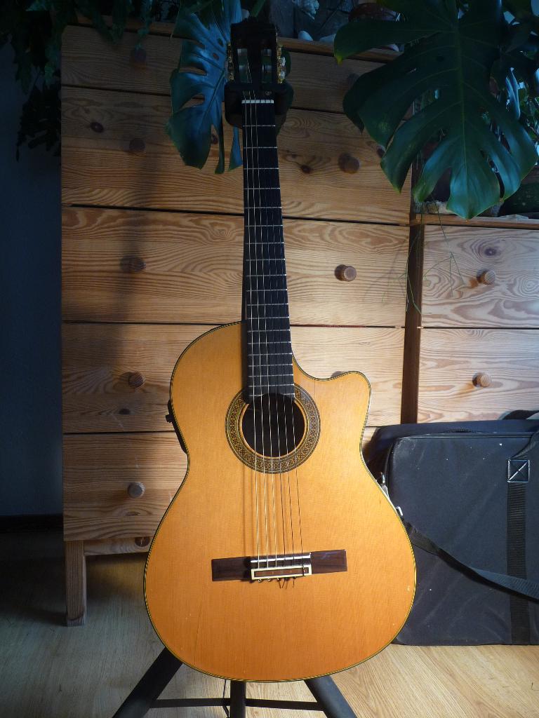 yamaha	spaanse / klassieke gitaar, Ophalen, Gebruikt, Klassieke of Spaanse gitaar, Met (piezo-)element