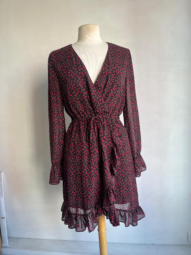 sam Friday jurk maat s/m zwart rood, Verzenden, Zo goed als nieuw, Knielengte, Maat 36 (S)