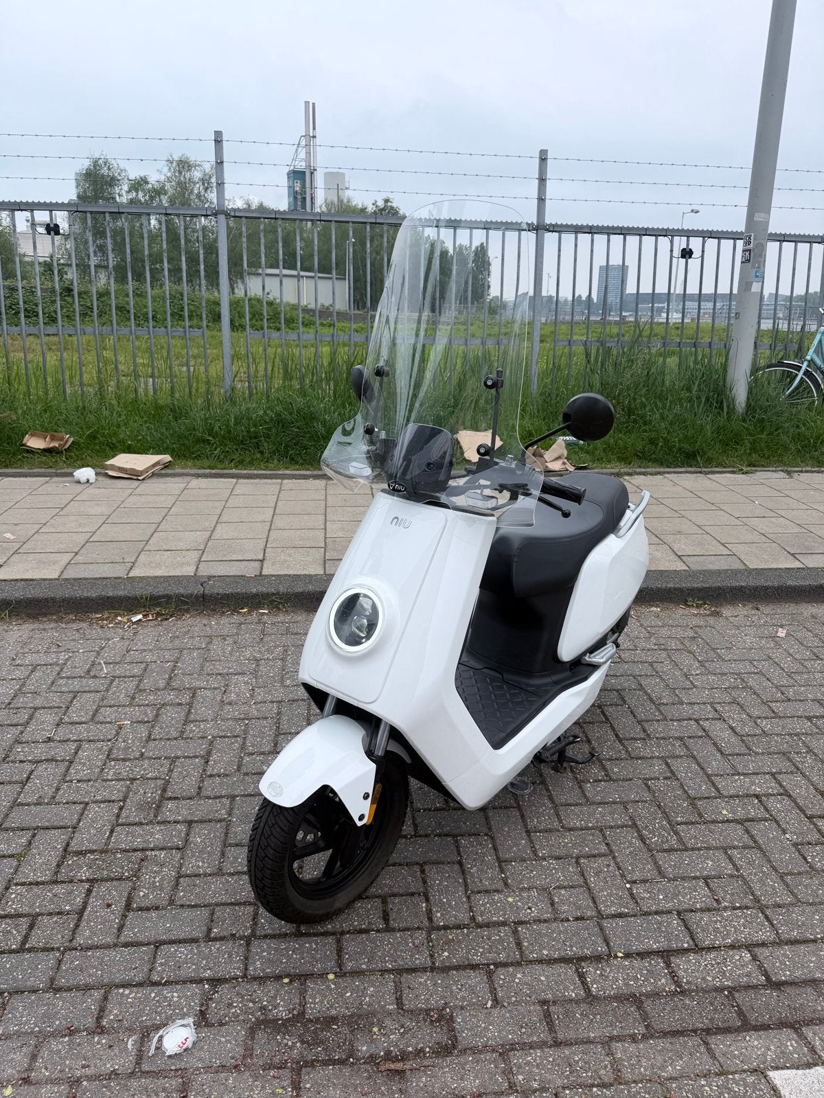Niu Elektrische Scooter - Wit, Ophalen of Verzenden, Zo goed als nieuw, Elektrisch, Overige merken