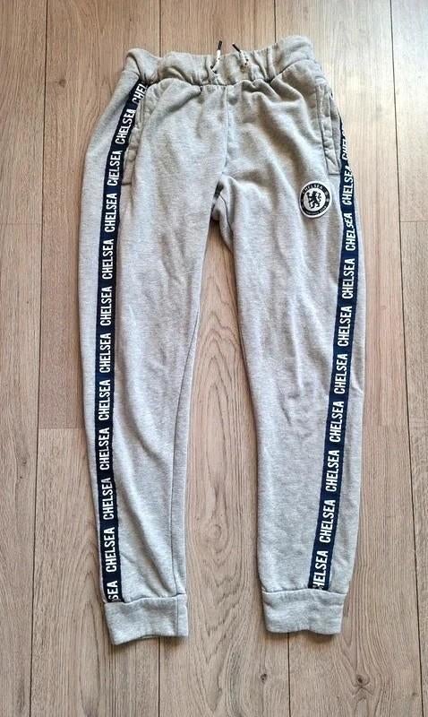 Chelsea joggingbroek grijs maat 128 sportief, Broek, Ophalen of Verzenden, Zo goed als nieuw, Jongen