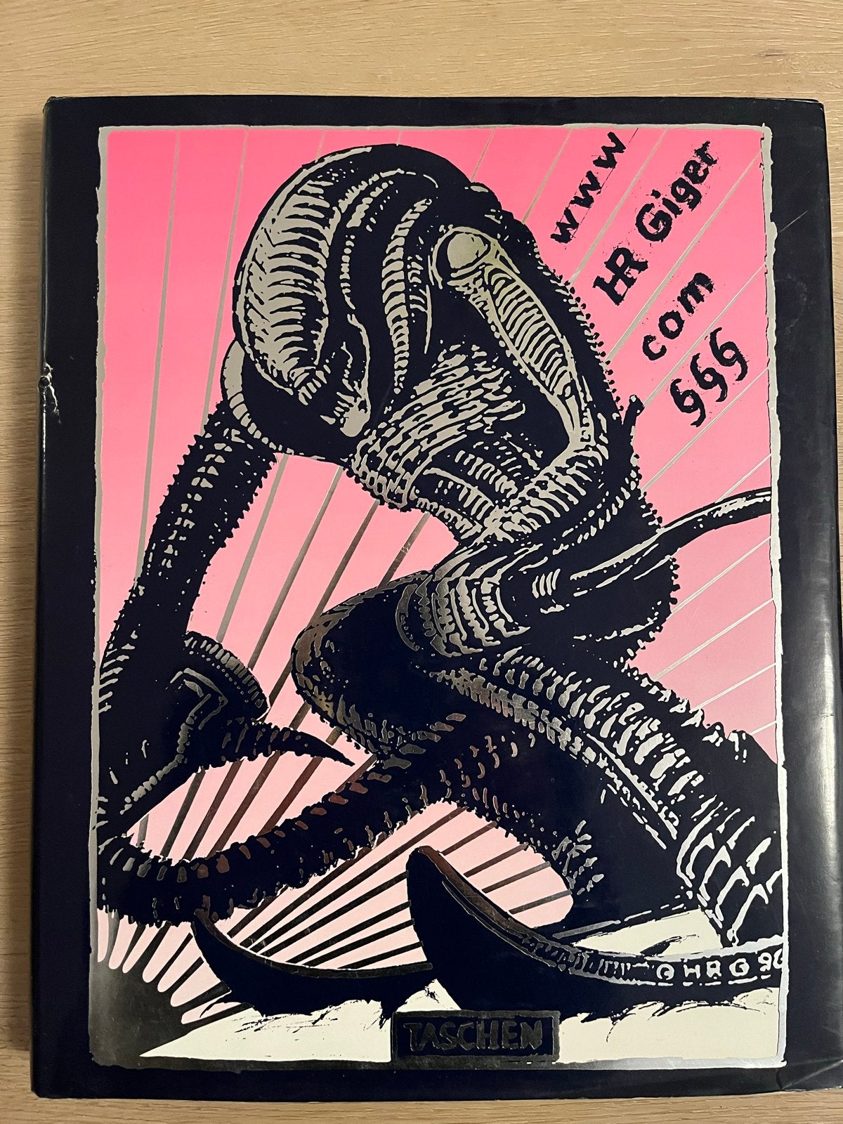 HR Giger's “www HR Giger com” - Een Kunstboek van Taschen, Boeken, Ophalen of Verzenden, Gelezen, Overige onderwerpen