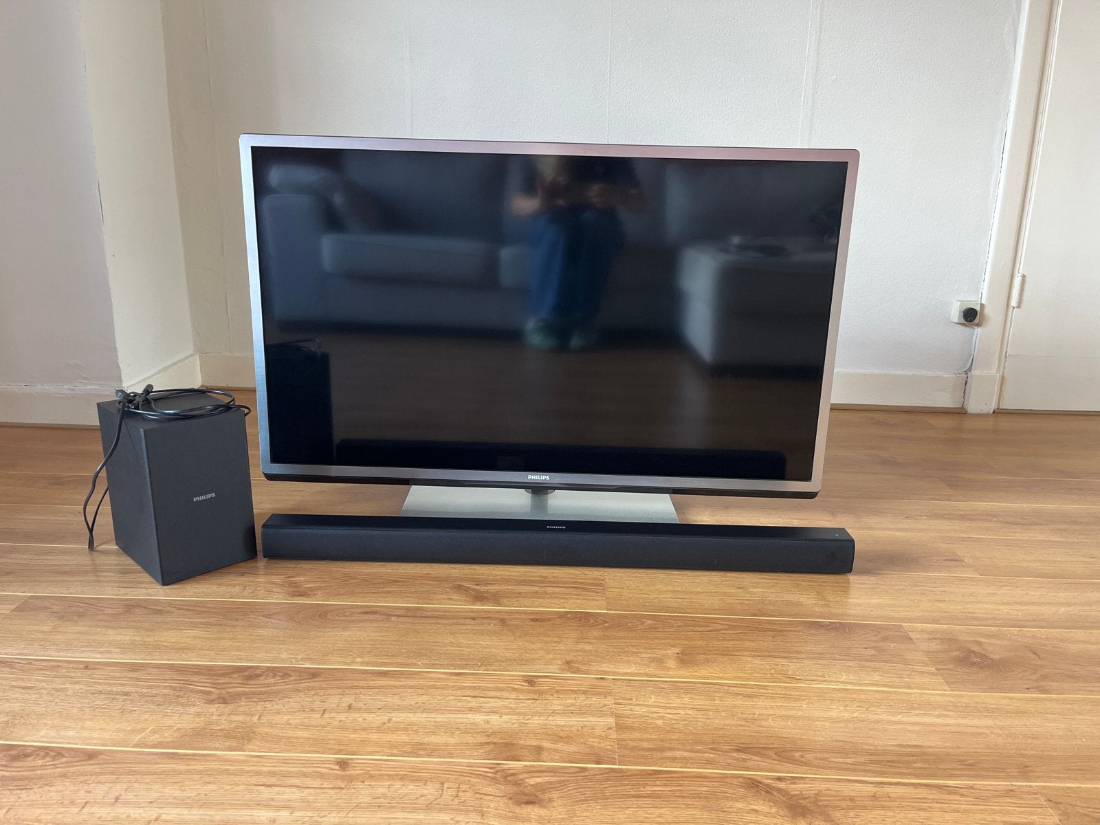 Philips TV met soundbar en subwoofer, Ophalen, Philips, 50 Hz, 100 cm of meer